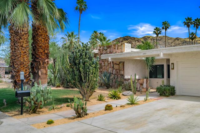 1597 E Sierra Way, Palm Springs, CA 92264