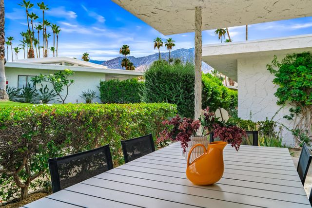 1597 E Sierra Way, Palm Springs, CA 92264