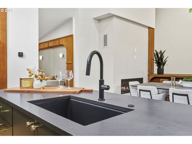 8014 Sw 54TH Ave, Portland, OR 97219