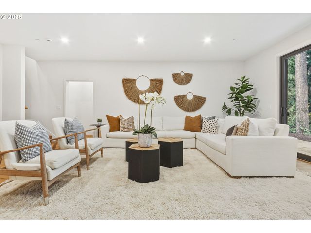 8014 Sw 54TH Ave, Portland, OR 97219