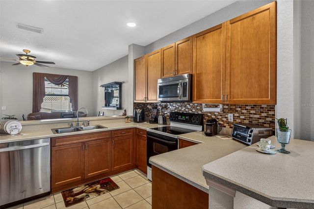 2922 WILLOW CREEK LANE, Kissimmee, FL 34741