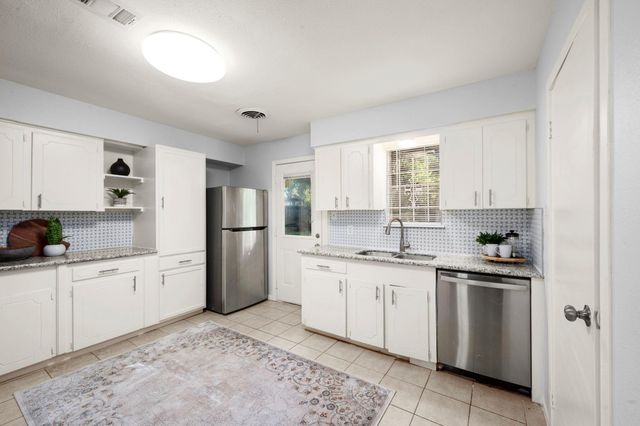 4326 Akard Street, Houston, TX 77047