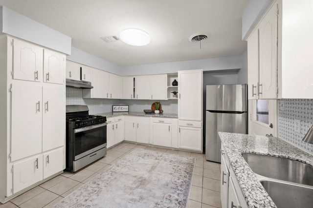 4326 Akard Street, Houston, TX 77047