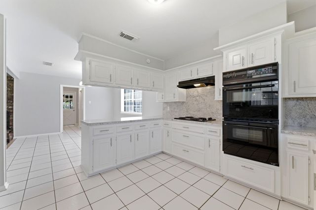 18 Panorama Drive, Conroe, TX 77304