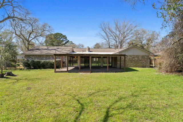 18 Panorama Drive, Conroe, TX 77304