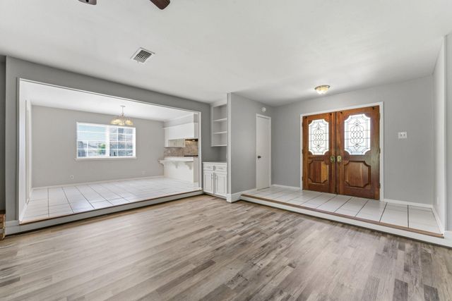 18 Panorama Drive, Conroe, TX 77304