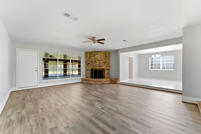 18 Panorama Drive, Conroe, TX 77304