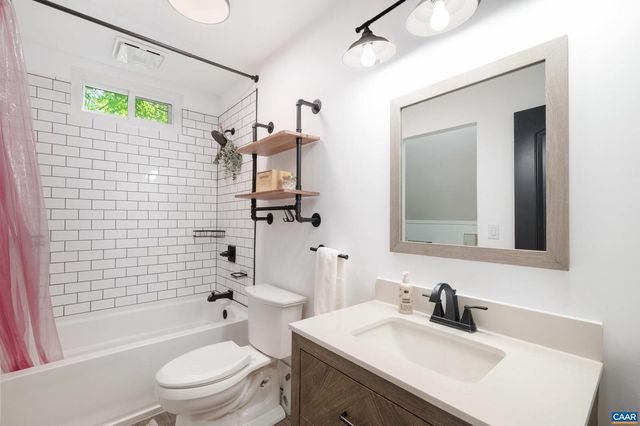 1 TARA CT, Palmyra, VA 22963