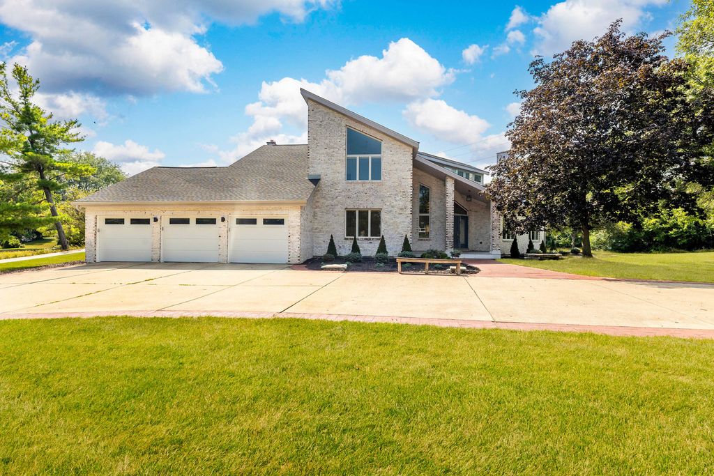 8920 Royal Drive, Burr Ridge, IL 60527 — exterior