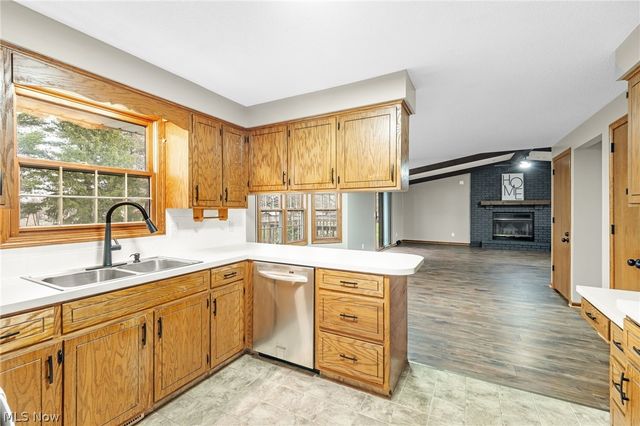 3845 Oakridge Drive NE, Louisville, OH 44641