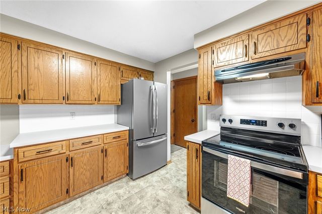 3845 Oakridge Drive NE, Louisville, OH 44641