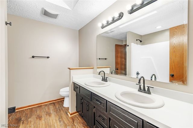 3845 Oakridge Drive NE, Louisville, OH 44641