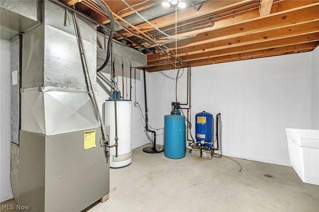 3845 Oakridge Drive NE, Louisville, OH 44641