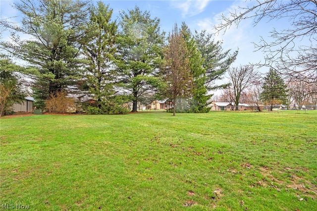 3845 Oakridge Drive NE, Louisville, OH 44641