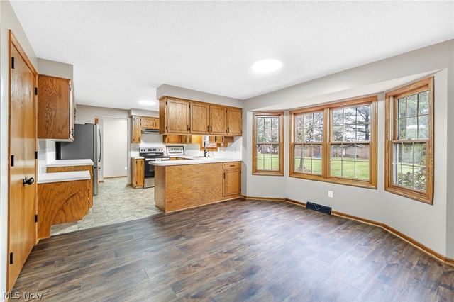 3845 Oakridge Drive NE, Louisville, OH 44641