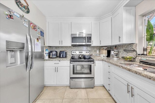 7819 SW 9th Street, North Lauderdale, FL 33068