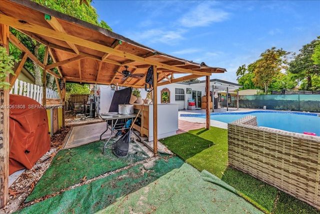 7819 SW 9th Street, North Lauderdale, FL 33068