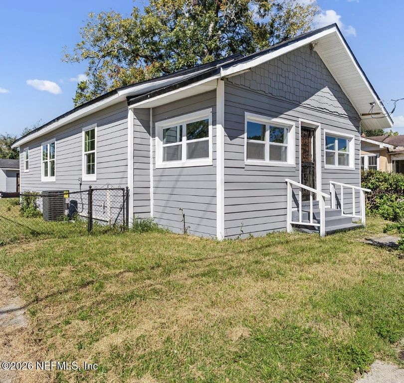 2006 MYRTLE Avenue N, Jacksonville, FL 32209