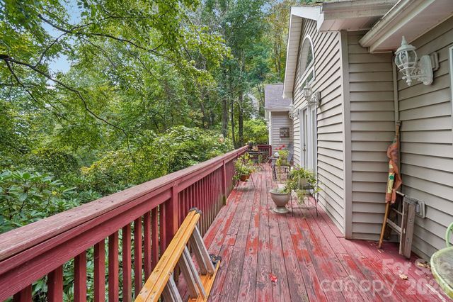 650 Creek Side Drive, Maggie Valley, NC 28751
