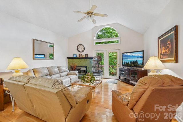 650 Creek Side Drive, Maggie Valley, NC 28751