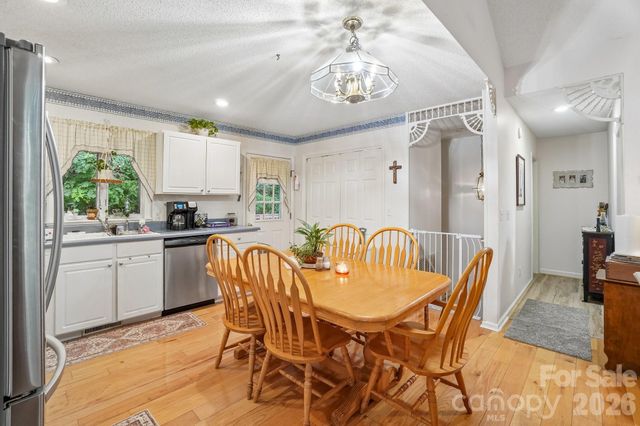 650 Creek Side Drive, Maggie Valley, NC 28751