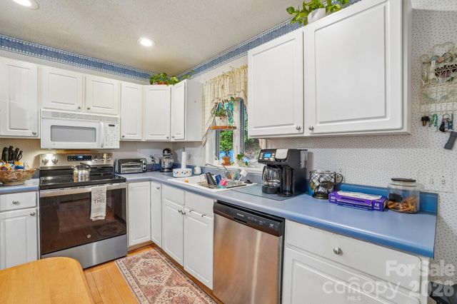 650 Creek Side Drive, Maggie Valley, NC 28751