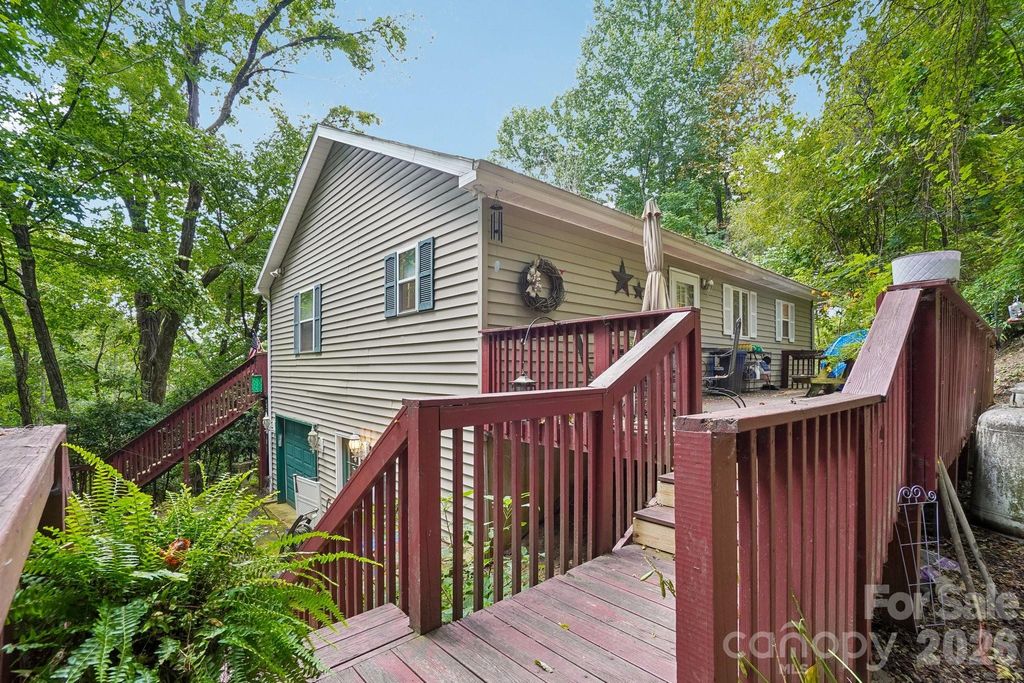 650 Creek Side Drive, Maggie Valley, NC 28751