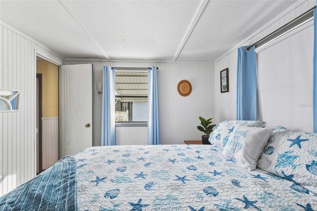 37020 LOIS AVENUE, Zephyrhills, FL 33542