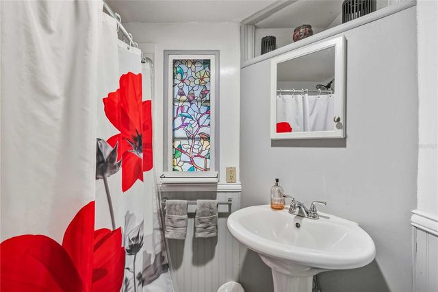 37020 LOIS AVENUE, Zephyrhills, FL 33542