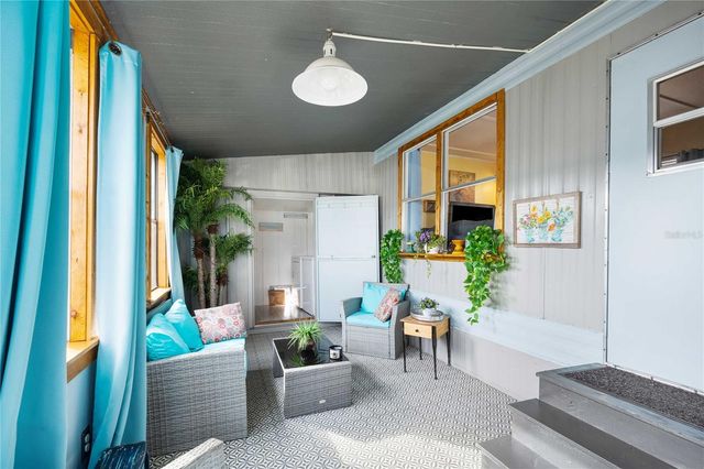 37020 LOIS AVENUE, Zephyrhills, FL 33542