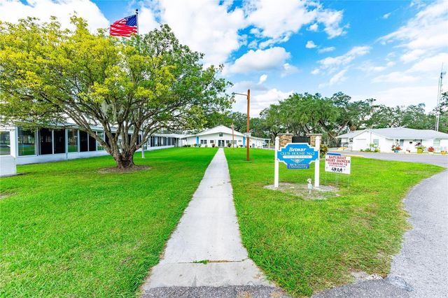 37020 LOIS AVENUE, Zephyrhills, FL 33542