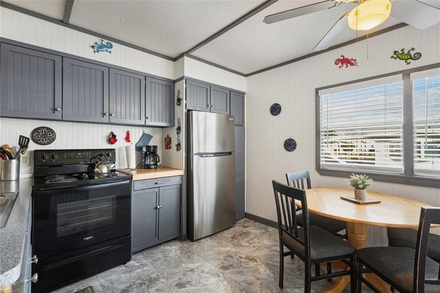 37020 LOIS AVENUE, Zephyrhills, FL 33542