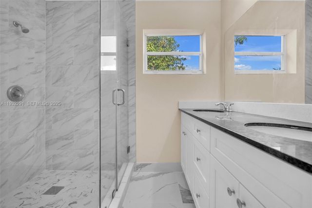 4655 NW 41st Pl, Lauderdale Lakes, FL 33319