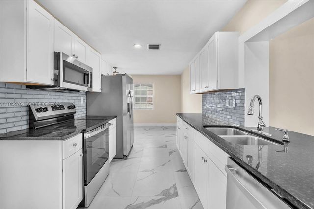 4655 NW 41st Pl, Lauderdale Lakes, FL 33319