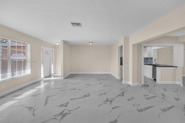 4655 NW 41st Pl, Lauderdale Lakes, FL 33319