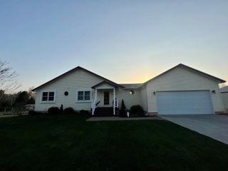 7495 Bennett Road, Acme Twp, MI 49690