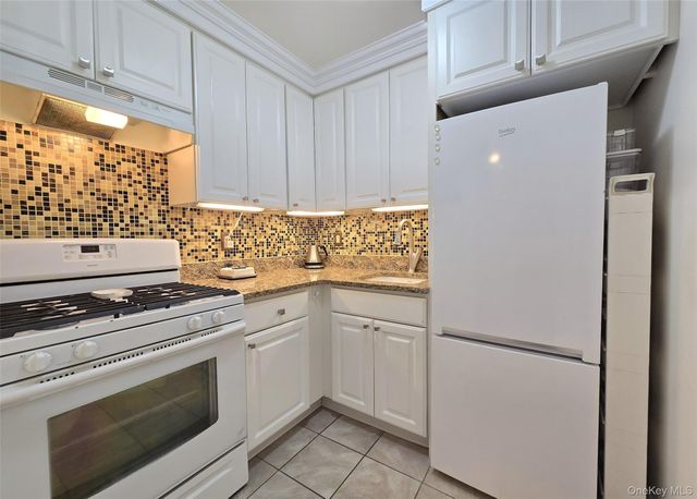 11 Navajo Court 11, Coram, NY 11727