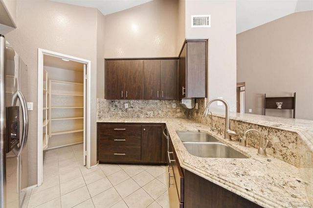 7274 Shoreline 114, San Diego, CA 92122