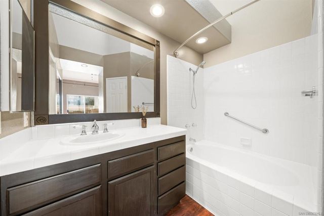 7274 Shoreline 114, San Diego, CA 92122