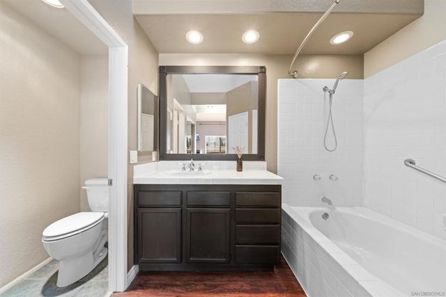 7274 Shoreline 114, San Diego, CA 92122