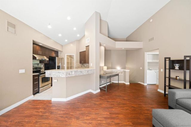 7274 Shoreline 114, San Diego, CA 92122