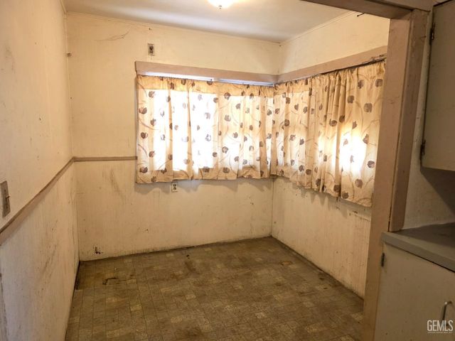 2225 O Street, Bakersfield, CA 93301