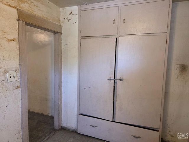 2225 O Street, Bakersfield, CA 93301