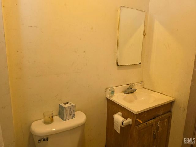 2225 O Street, Bakersfield, CA 93301