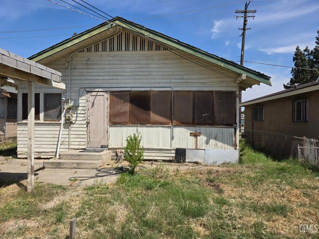 2225 O Street, Bakersfield, CA 93301