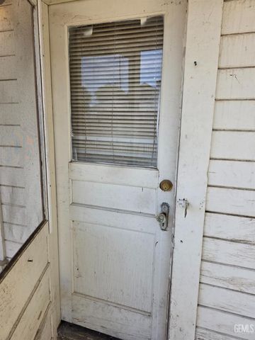 2225 O Street, Bakersfield, CA 93301