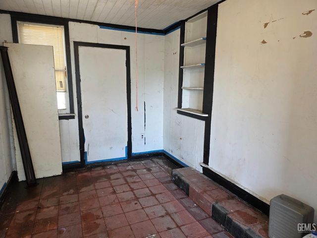 2225 O Street, Bakersfield, CA 93301