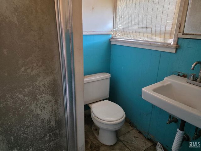 2225 O Street, Bakersfield, CA 93301