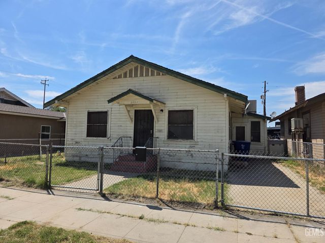 2225 O Street, Bakersfield, CA 93301