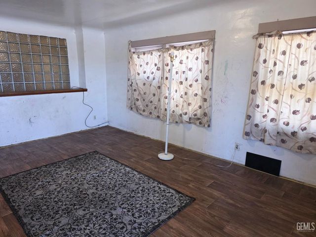 2225 O Street, Bakersfield, CA 93301